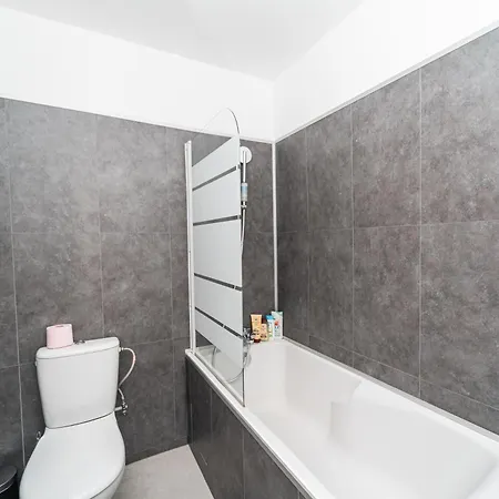 2 Pièces à 2 Pas Du Marais Appartamento Parigi